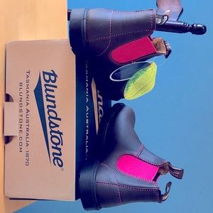 Blundstone kids boots never worn